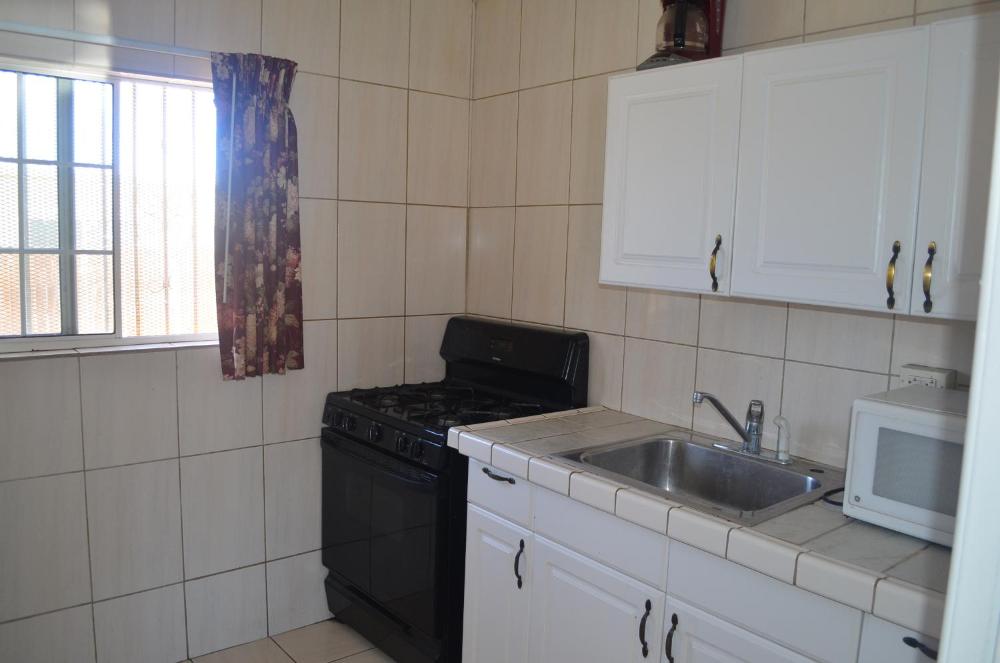 Deluxe King Room with Kitchenette - Nonsmoking interior